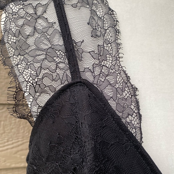 Romantic hut Black lace tank - Picture 13 of 14